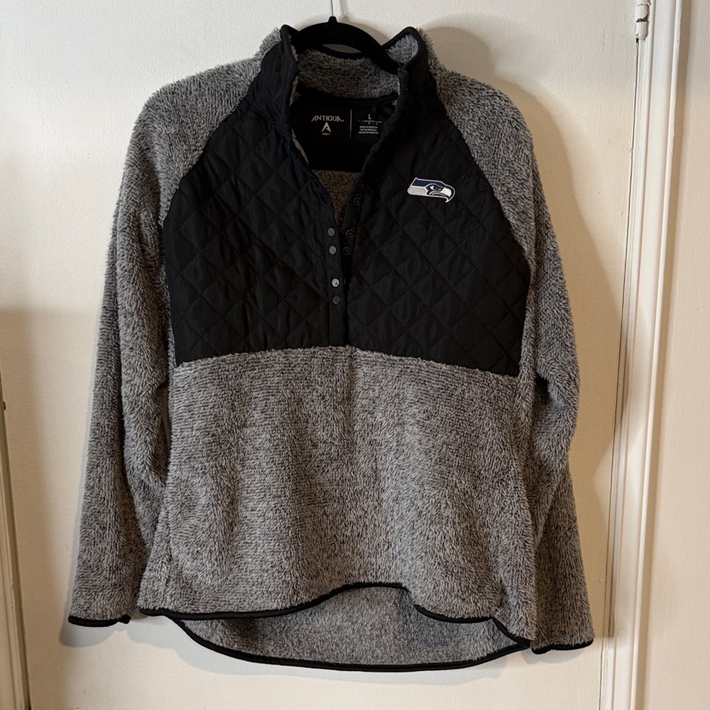 Seahawks Antigua Black and Gray Quilted Pullover